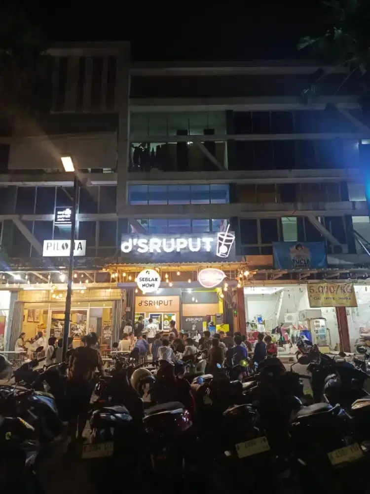 Di butuhkan karyawan jaga stand makanan