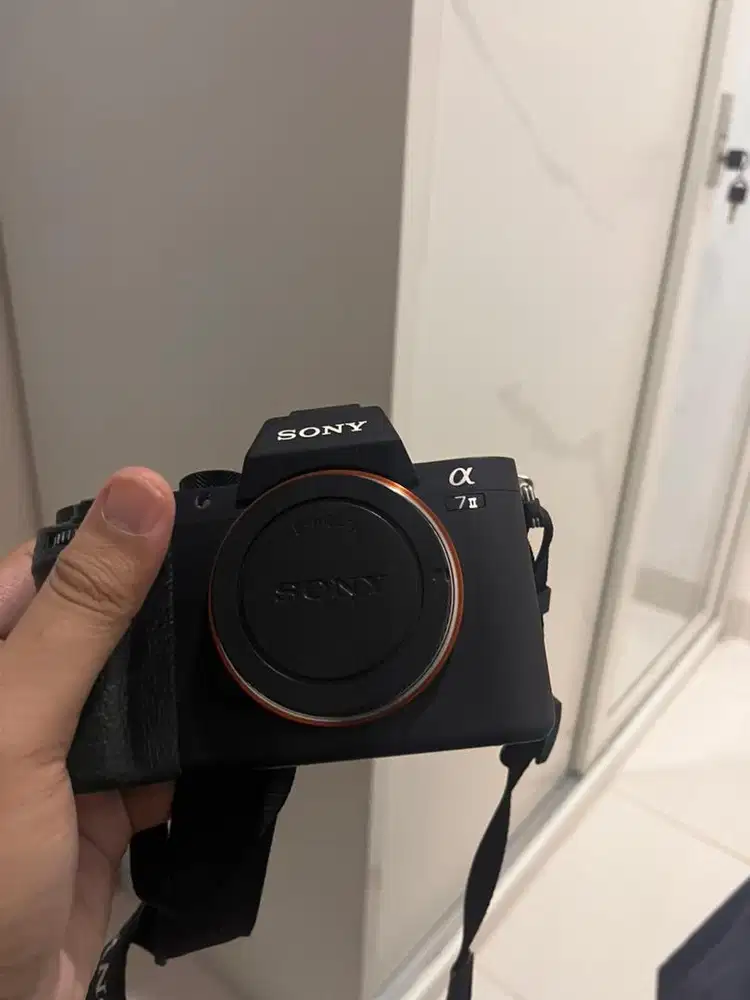 Dijual Sony A7ii + Lensa Fix 35mm Second
