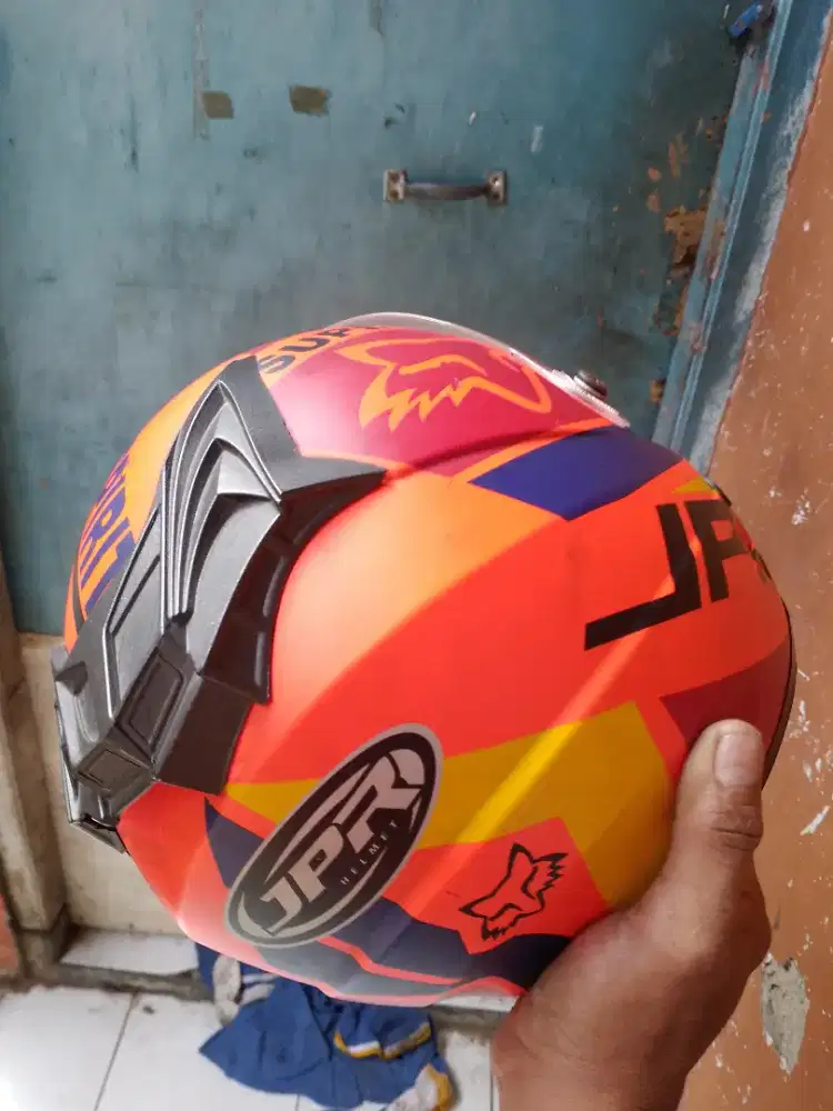 Dijual helm apa adanya masih mulus