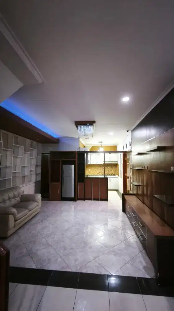 Disewakan Rumah 2 Lantai – Nyaman, Aman & Semi Furnished (Siap Huni!)