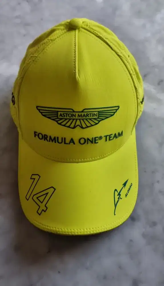 Topi Official resmi bertanda-tangan Alonzo di Singapore formula 1