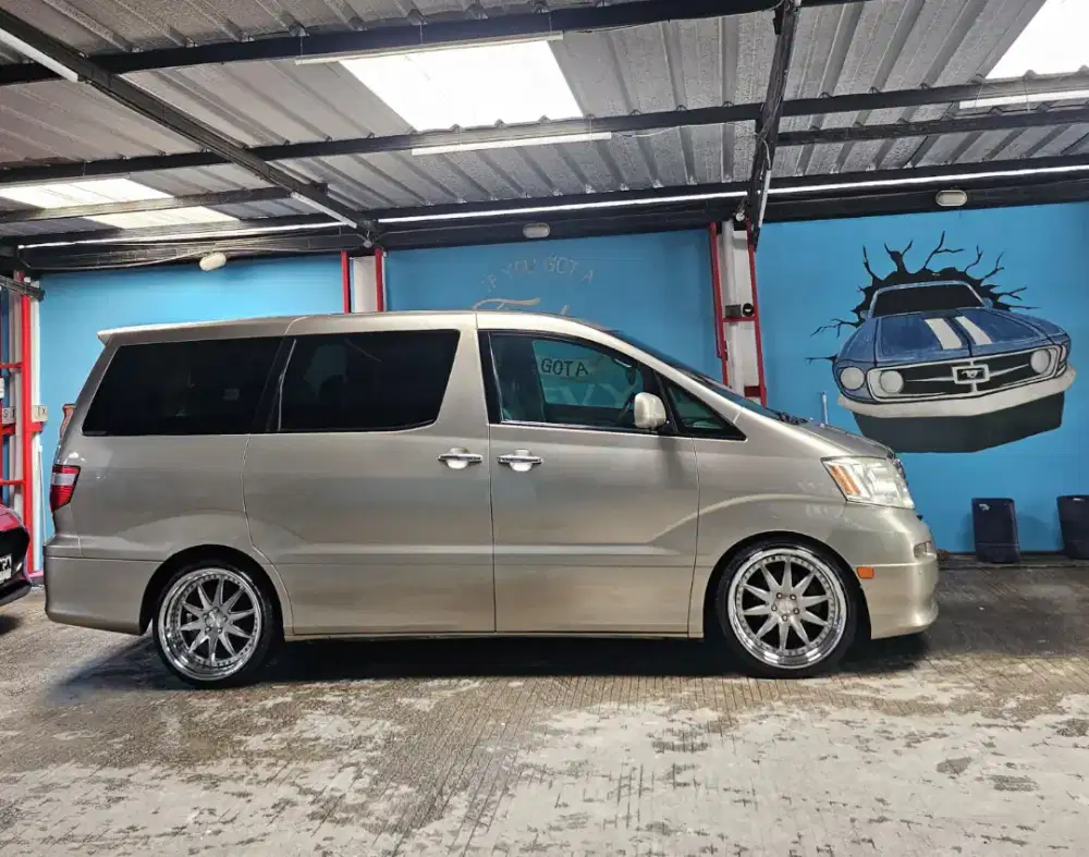 Toyota Alphard terawat mulus