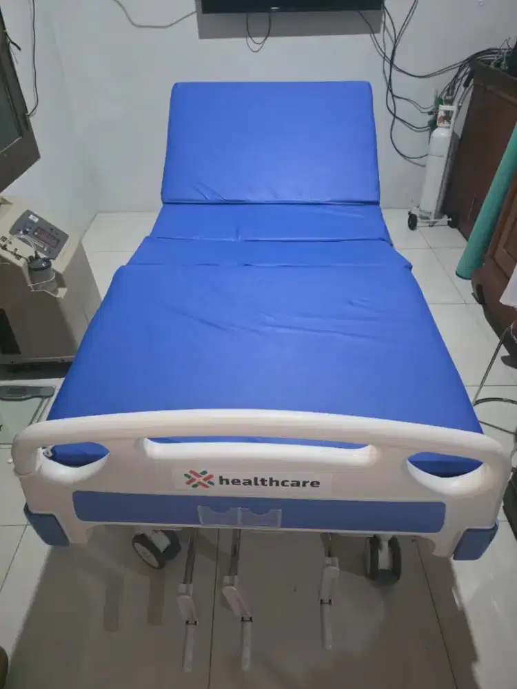 Tempat Tidur Pasien 3 Crank Merk Healthcare