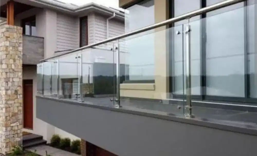 balcon kaca dan stenlis