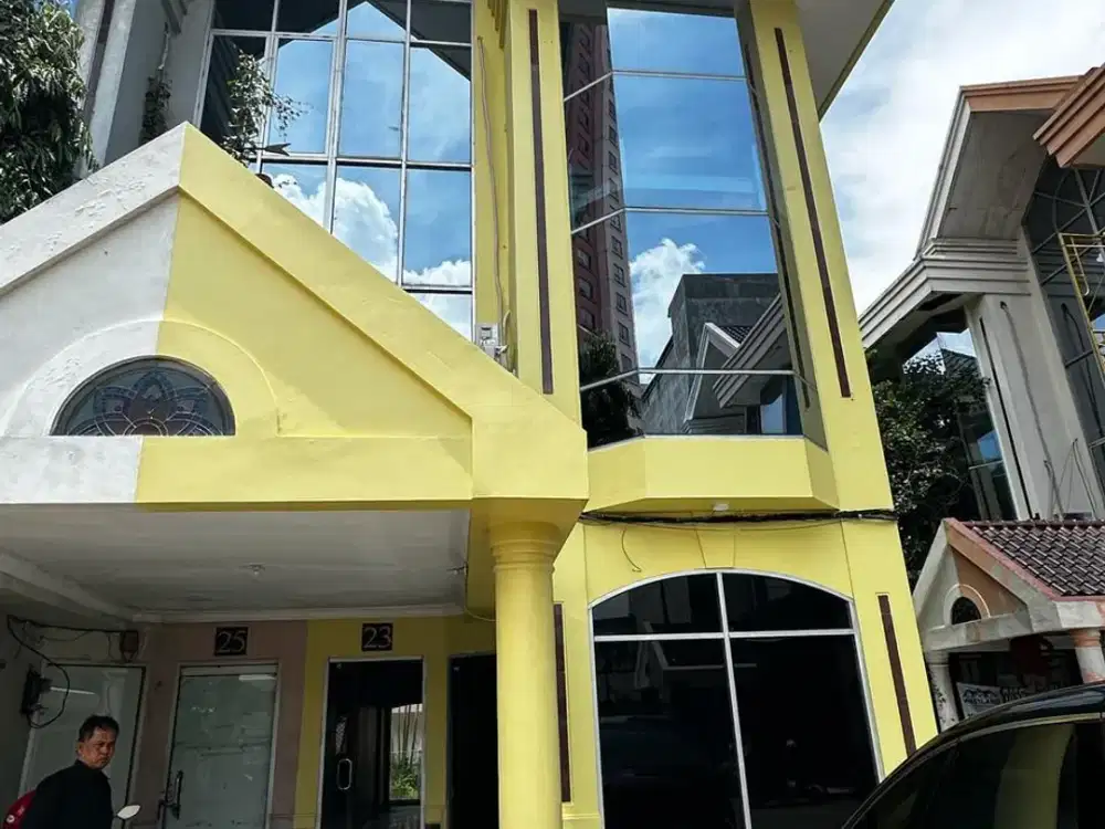 Ruko 3 Lantai Bagus SHM di Taman Beverky Hr Muhamad