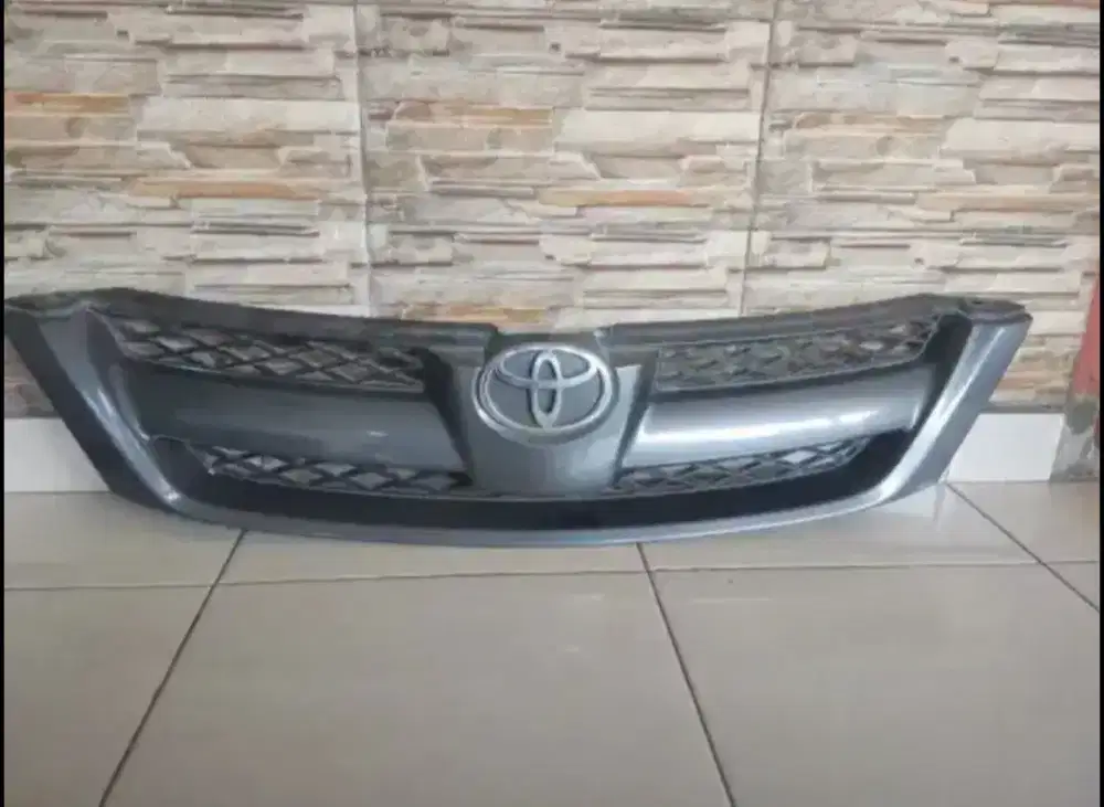 Dijual grill Innova 2008