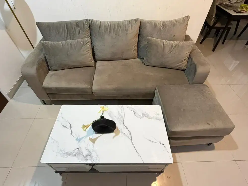 Satu set Sofa  dan meja