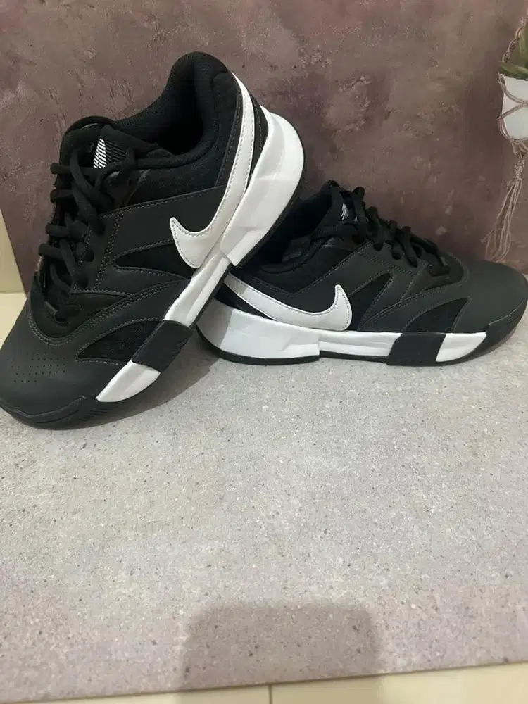 NIKE COURT LITE