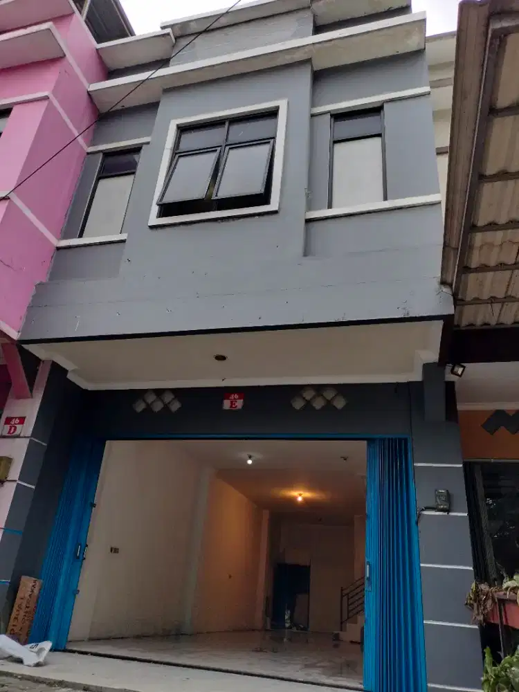 Disewakan ruko bisa untuk gudang murah strategis jalan ramai