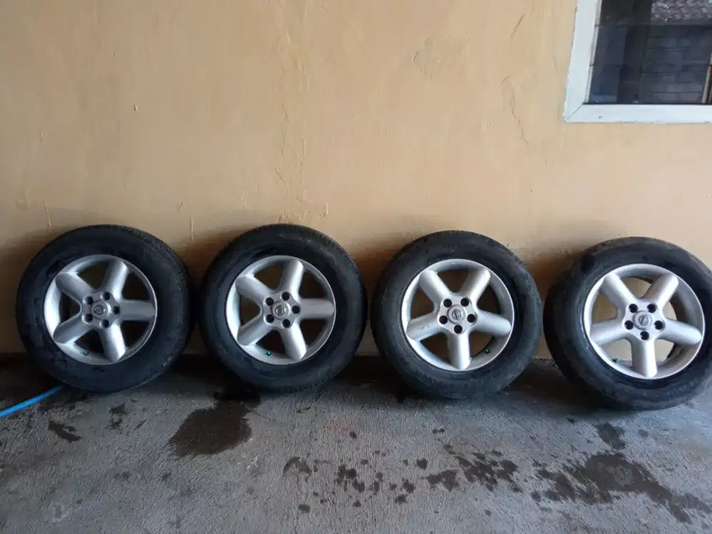 Velg dan ban R 16 xtrail t30,lobang baut 5