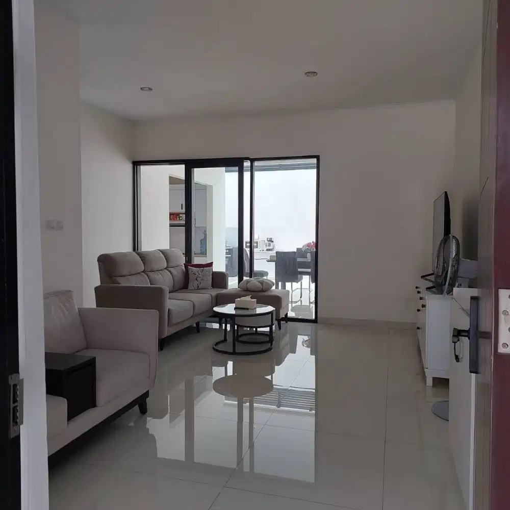 Dijual Rumah di Taman Kopo Indah Bandung Semi Furnished