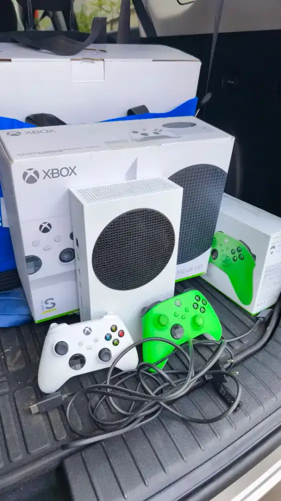 Xbox series S 512 GB  udah plus tambahan controller ori