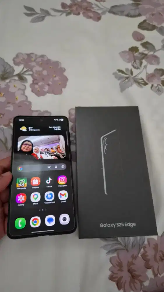 Samsung S25 edge 12/512 hitam