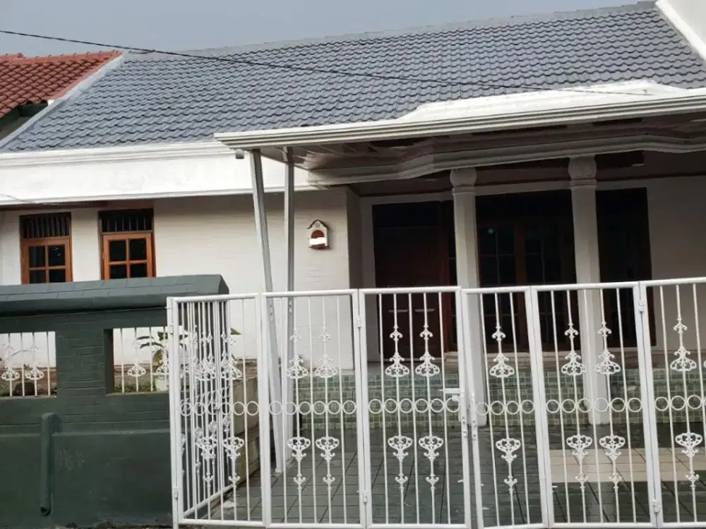 Dijual atau Disewakan Rumah di Pamulang Permai 1. LT 160m Strategis Depan Alun-Alun! Jual hitung tanah saja