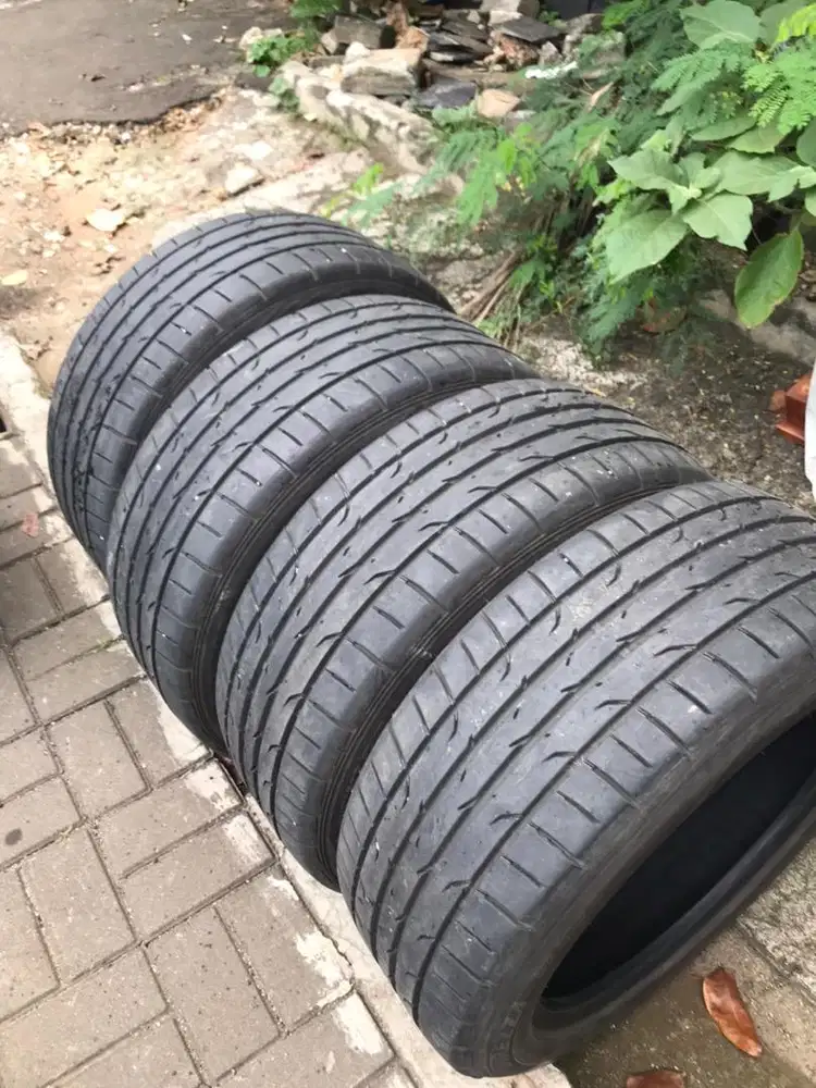 235 50 18 dunlop direza thn 2023 kondisi 90/85%