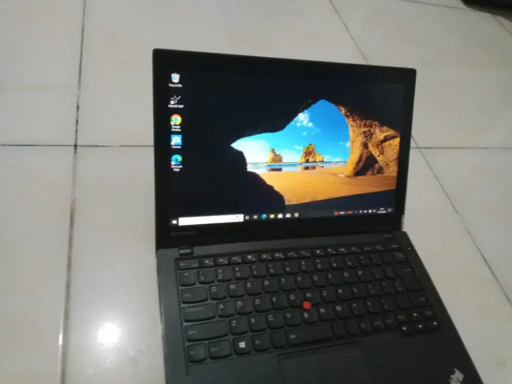 Laptop lenovo thinkpad x240 i5 ram 8 ssd ngebut