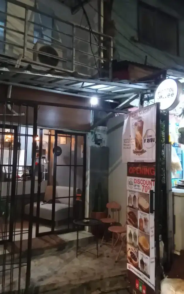 Penjaga Kedai Kopi (laki-laki)