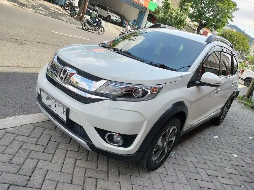 Honda Brv 1.5 E Bensin Matic /At 2017 Kondisi Super Bagus low km 14rb
