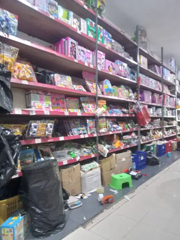 Di cari karyawati (wanita)