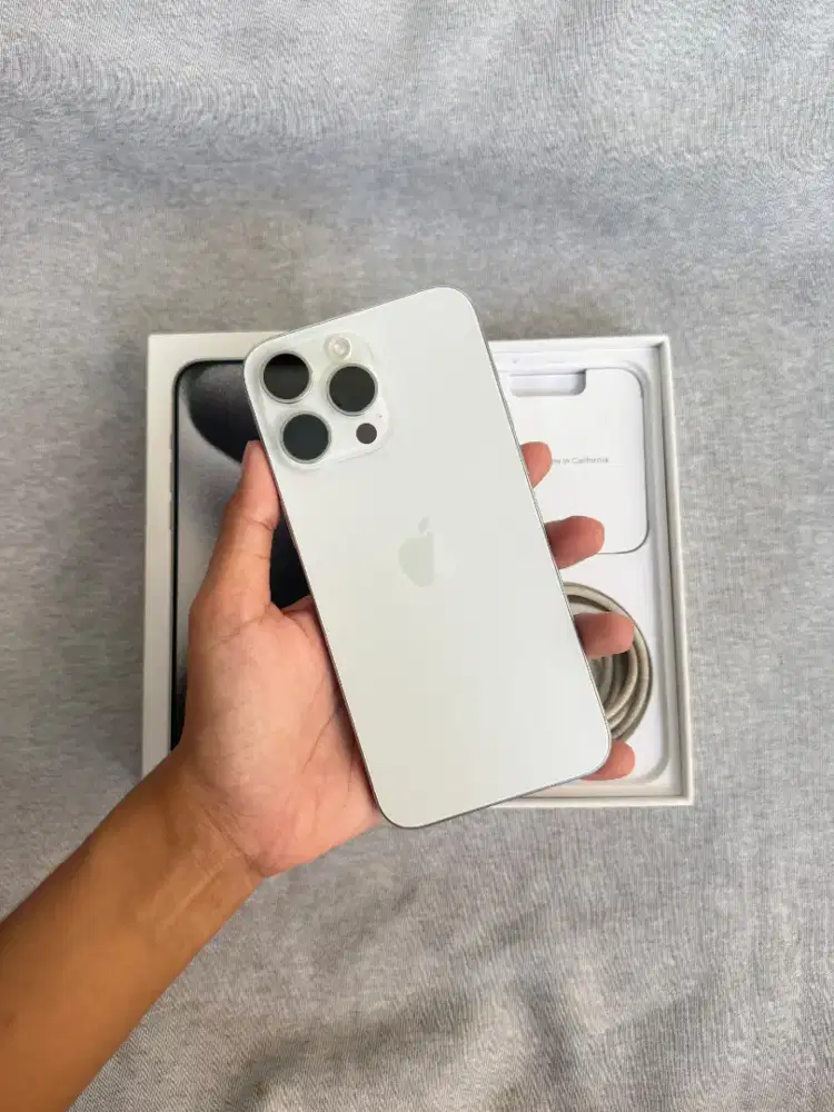IPHONE 15 PRO MAX 256GB SILVER BEKAS FULLSET