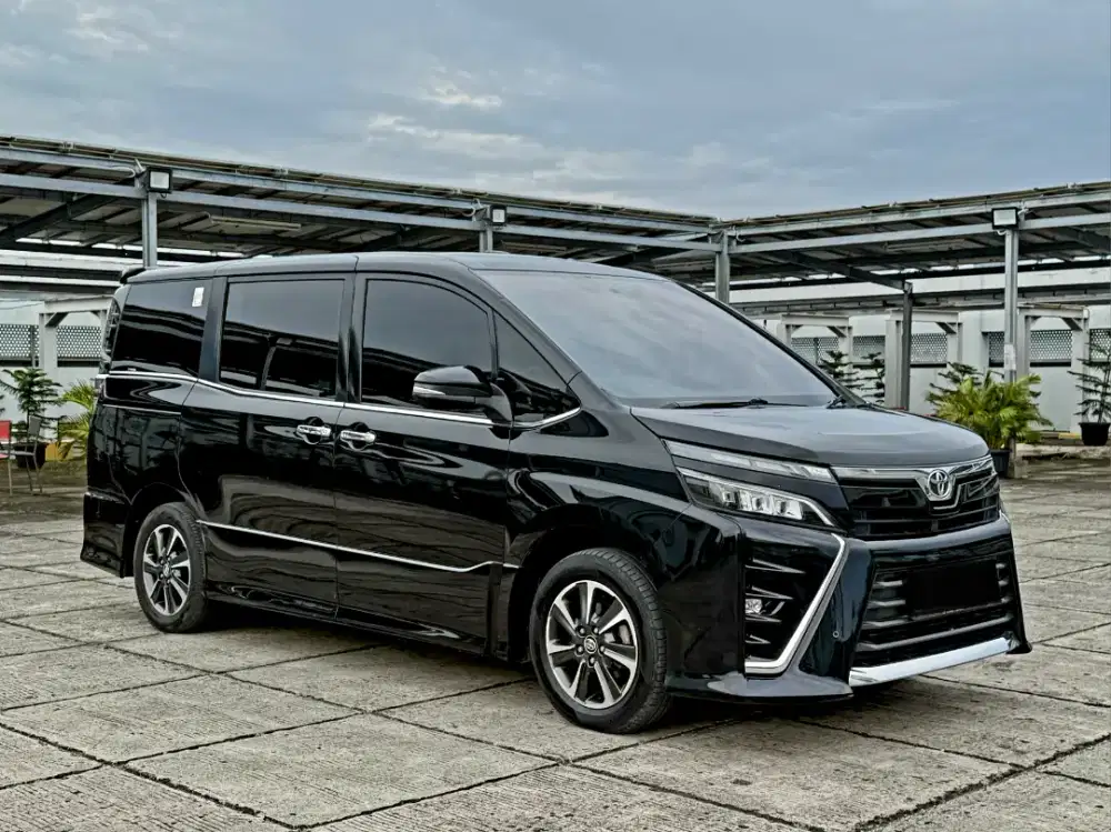 Toyota Voxy 2.0 2018