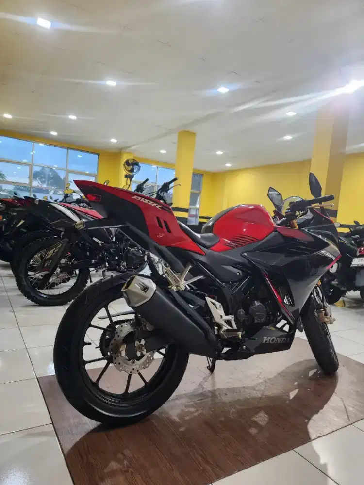 CBR 150R TAHUN 2021 (PUTRA TUNGGAL MOTOR )