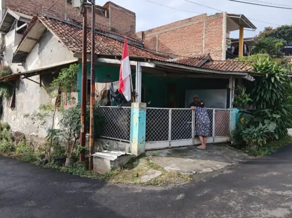 JUAL RUMAH LOKASI STRATEGIS DEKAT ALUN-ALUN CIMAHI