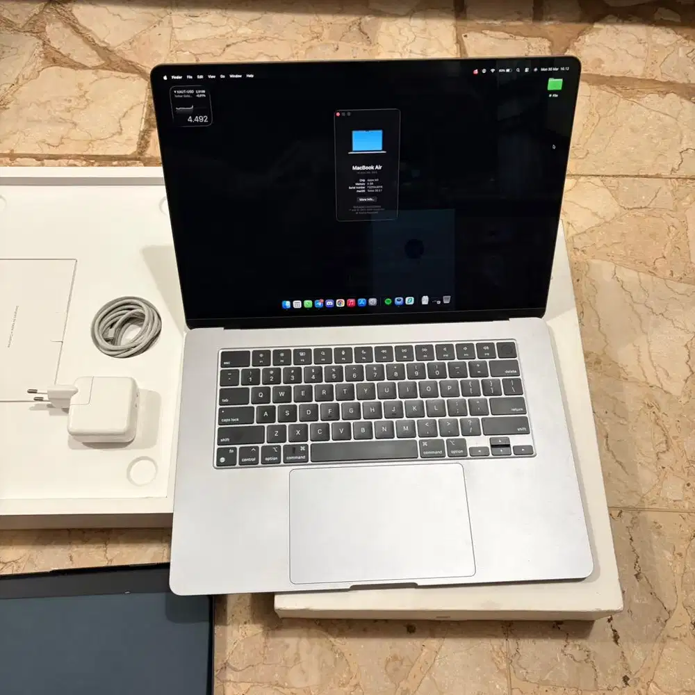 Macbook air M2 15inch 2023