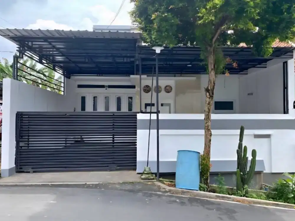 Rumah bagus lt 211m2 candi penataran manyaran semarang barat