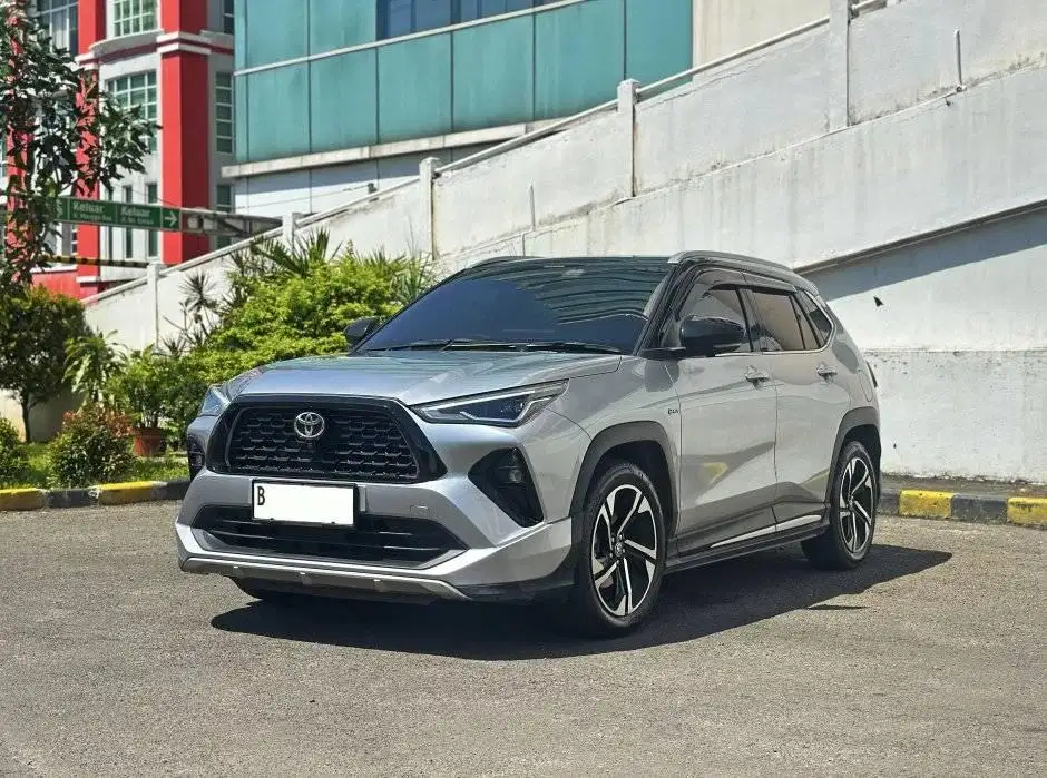 Toyota Yaris Cross 1.5 Hybrid GR TSS Silver 2023 Km 30rb Record
