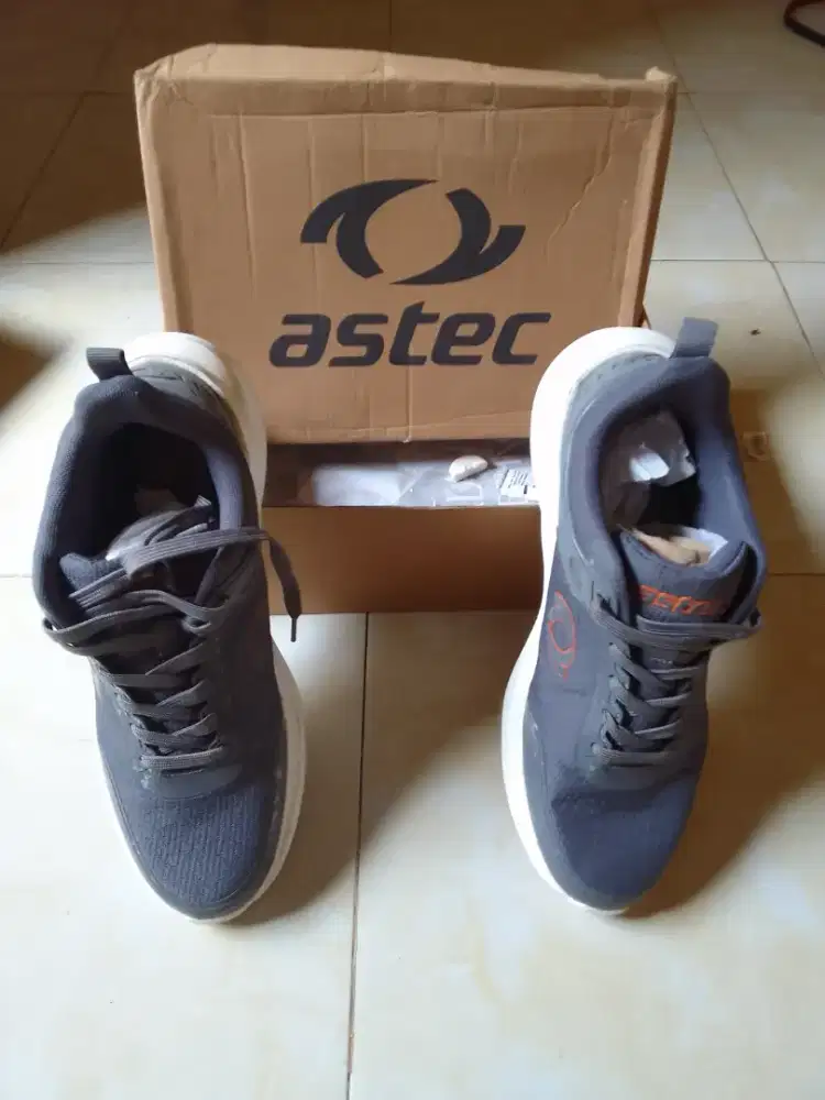 Sepatu Olahraga  merk ASTEC