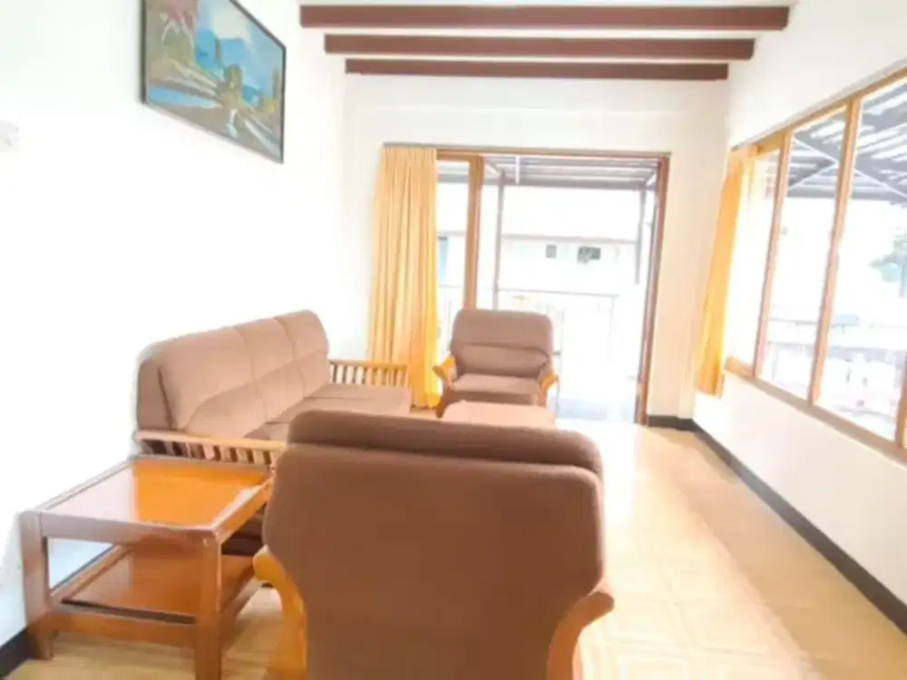 Dijual Villa 2 Lantai Bagus Modern Minimalis Siap Huni Lokasi di Istana Bunga Bandung