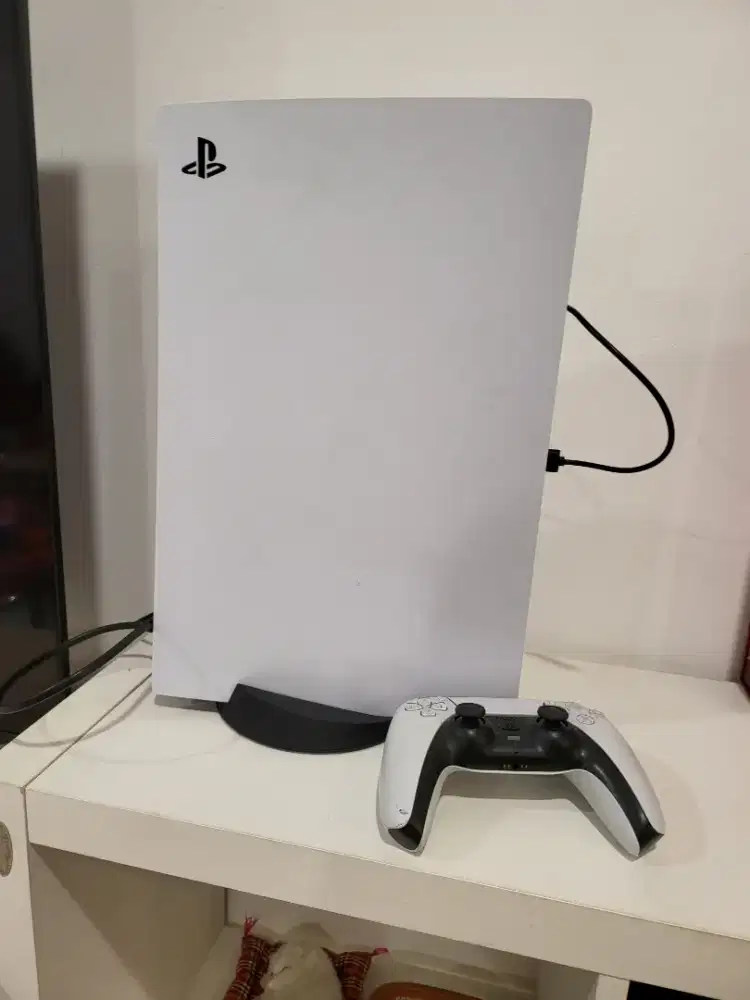 Jual Playstation 5 disc / PS5 +1 stik pribadi jarang pakai