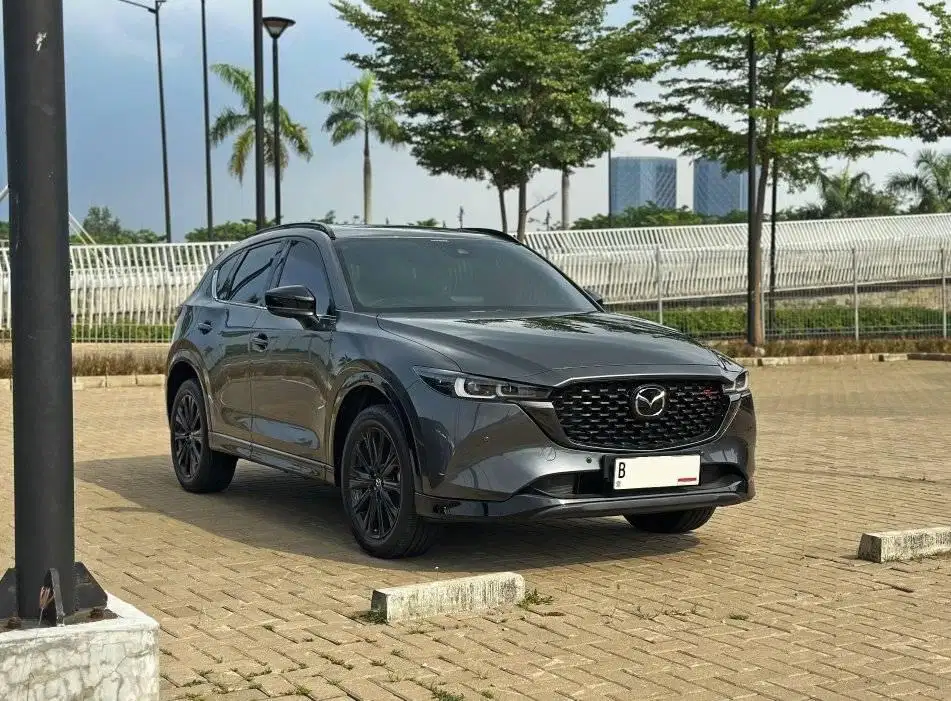 Jual Cepat 2023 Mazda CX-5 Kuro 2.5 Skyactiv AT Polymetal Grey KM 10rb