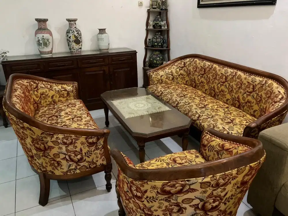 Furnitur Jati klasik, meja+kursi, rak & guci hias estetik sidoarjo