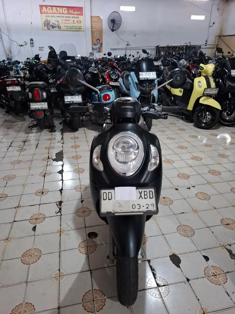 Honda Scoopy 2024 hitam