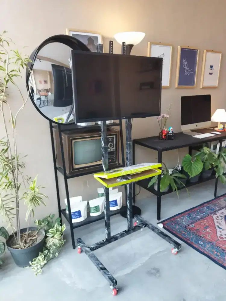 Standing bracket TV LCD LED portable untuk pameran/ meeting/ fotografe