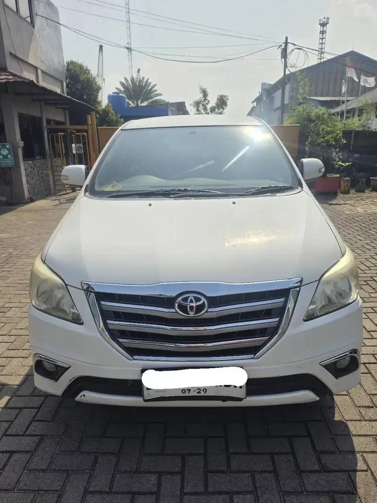 toyota kijang innova (2014)
