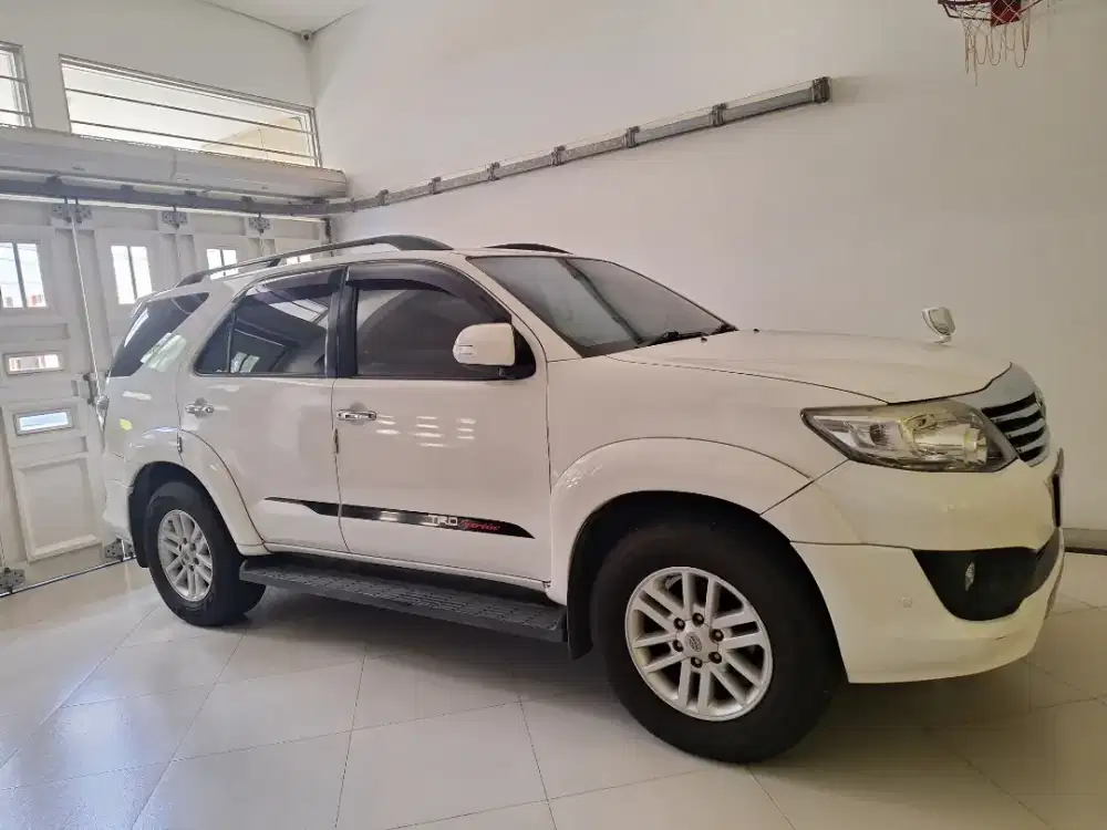 Toyota Fortuner TRD 2013 AT Bensin -- km rendah dan tangan pertama
