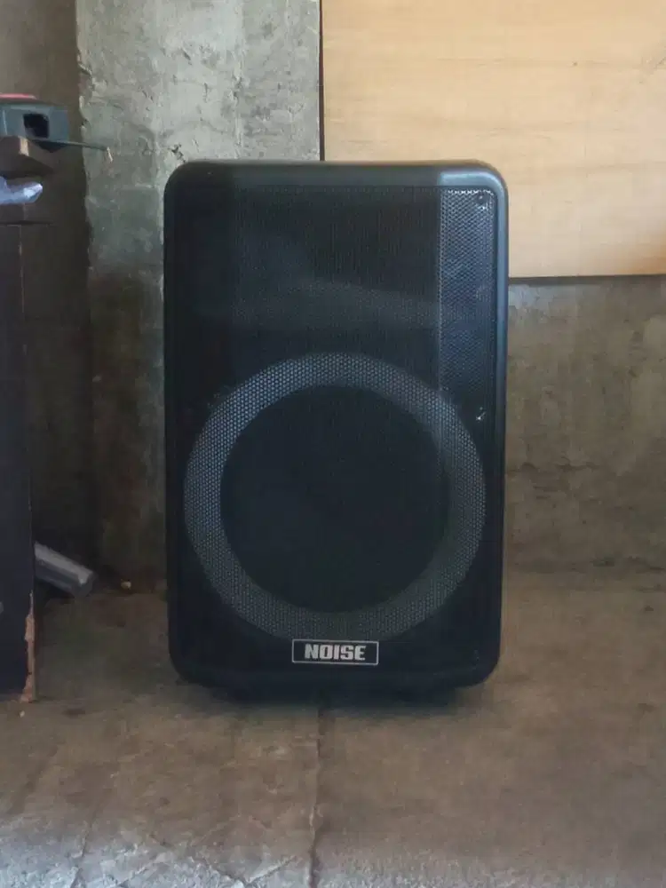 Speaker aktif bluetooth kondisi lebgkap. Plus microphone