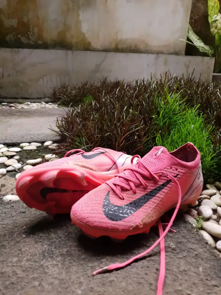 Sepatu bola nike