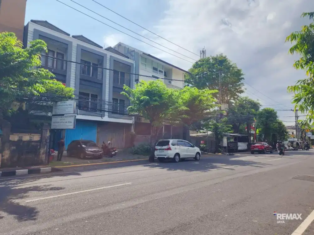 Ruko dijual murah di jalan Utama Diponegoro.