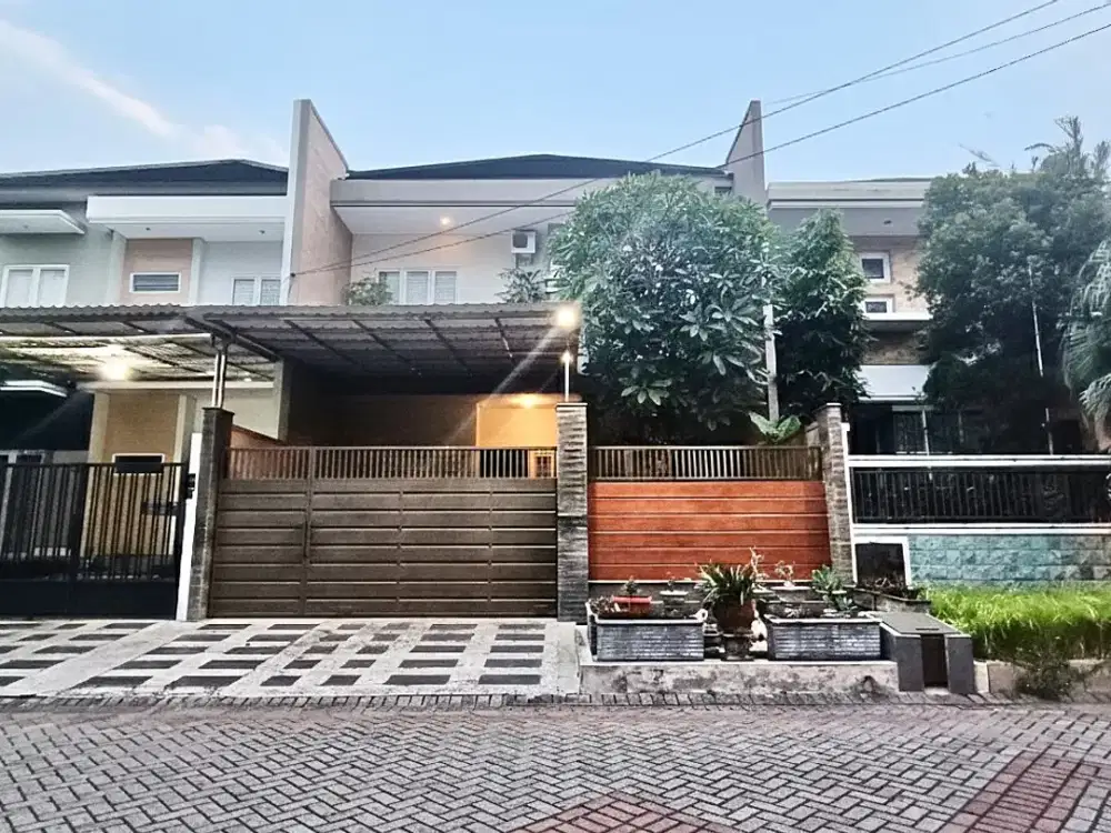 JUAL RUMAH 2 LANTAI SIAP HUNI FURNIS LENGKAP ARAYA 1