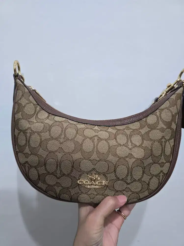 Preloved Tas handbag C*ach classic half moon