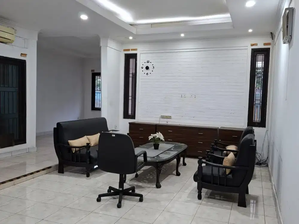 Dijual Rumah Lama Posisi Hoek Lokasi Strategis Di Cilandak Barat, Jakarta Selatan