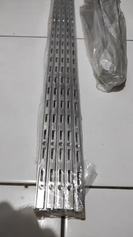 Besi Braket dinding atau rak dinding