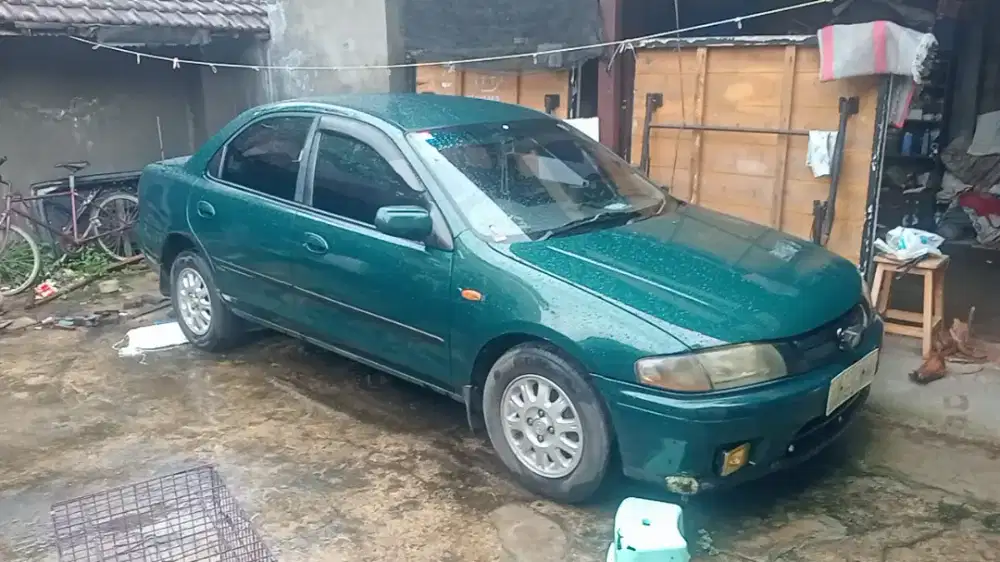 Mazda familia thn' 1997