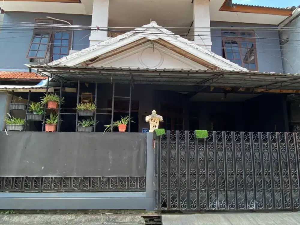 DIJUAL RUMAH 3 LANTAI SEMI FURNISHED AREA PALAPA LOKASI PERUMAHAN YANG NYAMAN