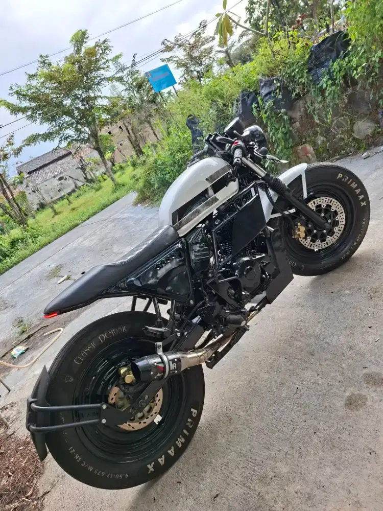 Motor Custom Brat cafe