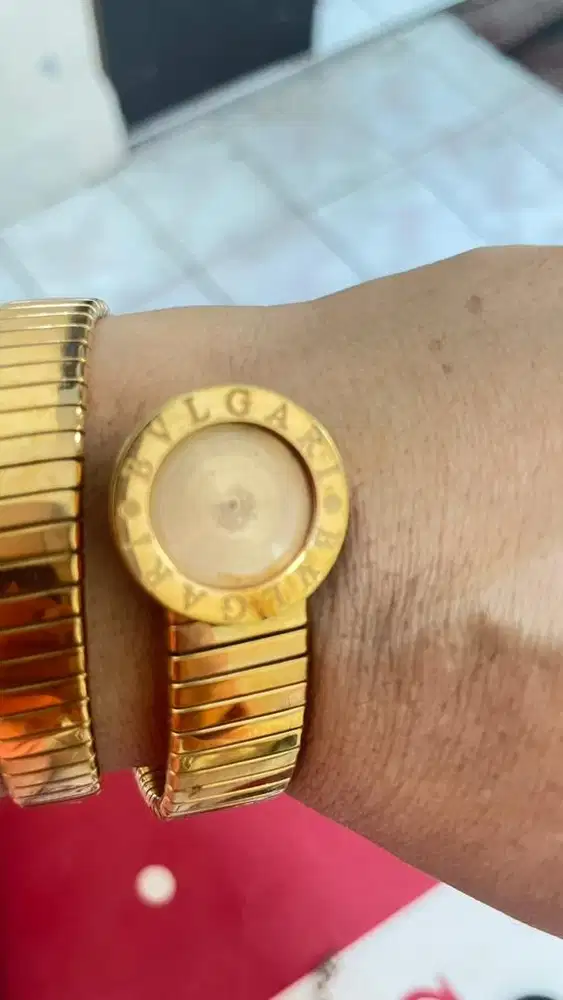 Gelang lingkar Bulgari